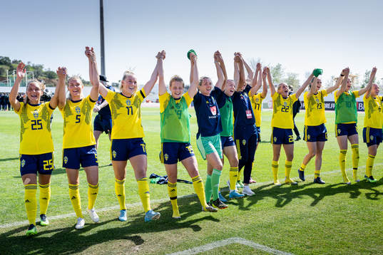Players of Sweden celebrate