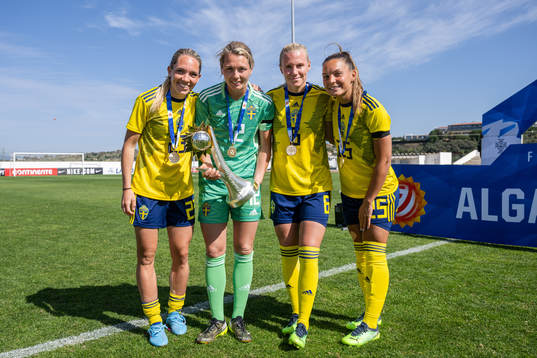 Elin Rubensson, goalkeeper Jennifer Falk , Josefine Rybrink