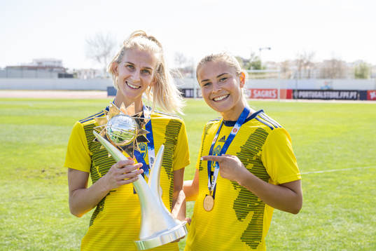 Sofia Jakobsson and Amanda Nildén of Sweden celebrate with