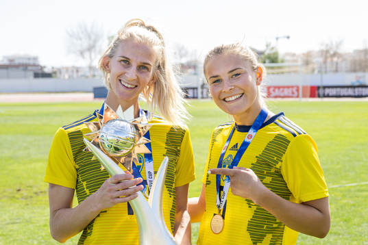 Sofia Jakobsson and Amanda Nildén of Sweden celebrate with
