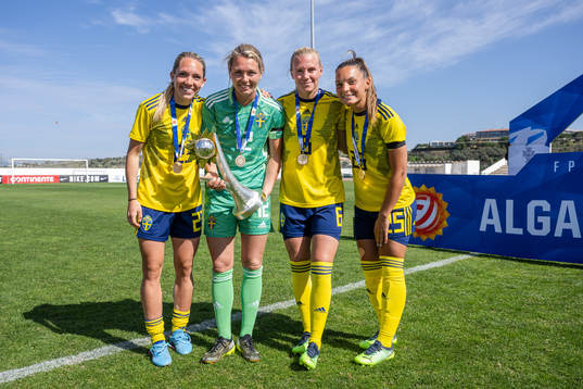 Elin Rubensson , goalkeeper Jennifer Falk , Josefine