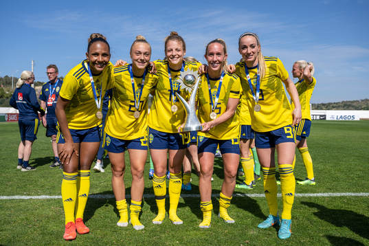 Madelen Janogy , Hanna Bennison , Anna Anvegård , Julia