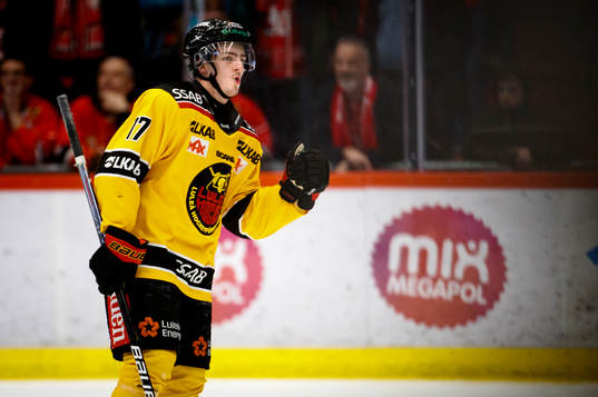 Luleås Isac Brännström gör 2-3 och jublar