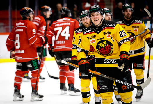 Luleås Erik Gustafsson gör 2-5 och jublar
