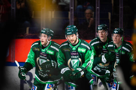 Färjestads Theodor Lennerström och Per Åslund som gör