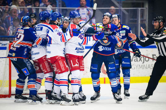 Oskarshamns Patrik Karlkvist och Växjös Ben Thomas