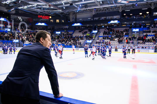 Växjös tränare Sam Hallam