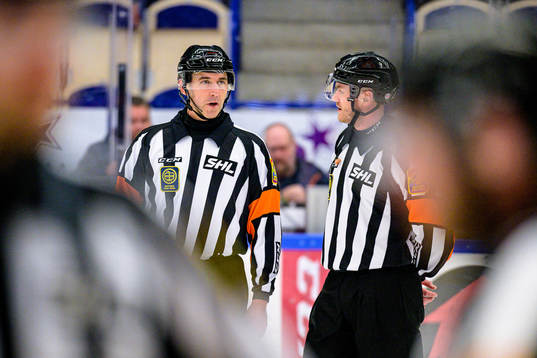 Domare Linus Öhlund och Domare Daniel Eriksson