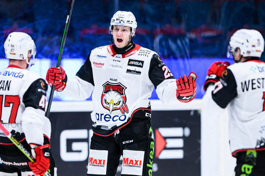 Malmö Redhawks Eric Engstrand jublar
