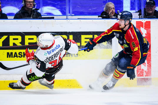 Malmö Redhawks Carl Söderberg och Djurgårdens Linus