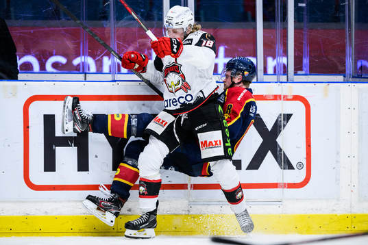 Malmö Redhawks Marcus Sylvegård och Djurgårdens Linus