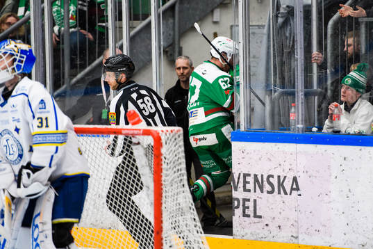 Rögles Leon Bristedt får matchstraff