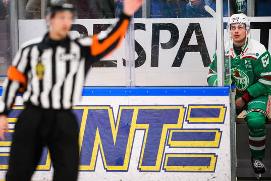 Rögles Leon Bristedt får matchstraff