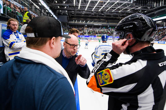 Domarsupervisor Conny Ekenberg och domare Patric Bjälkander