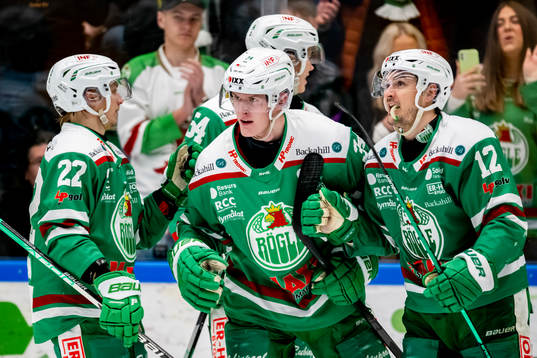 Rögles Adam Edström jublar