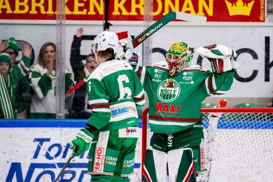 Rögles målvakt Christoffer Rifalk jublar