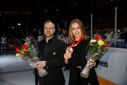 Brynäs tränare Mikko Manner och Brynäs målvakt Eveliina