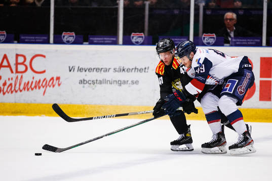 Brynäs Greg Scott och Linköpings Benjamin Maxwell