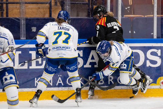 Leksands Wilma Johansson  tacklas av Brynäs Samantha