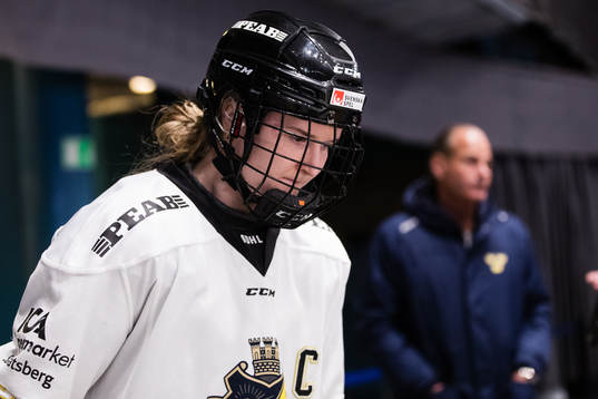 s Sabina Küller innan ishockeymatchen i SDHL mellan