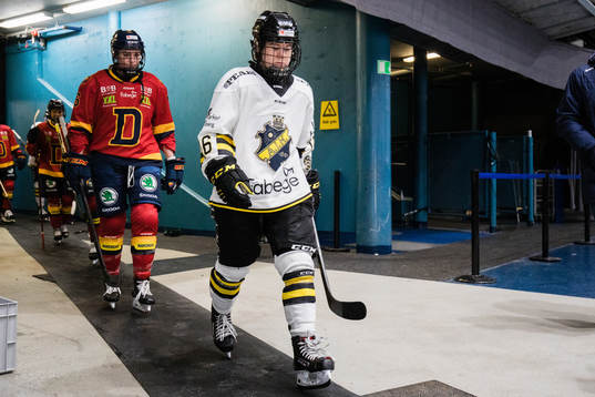 s Lisa Johansson innan ishockeymatchen i SDHL mellan