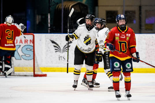 s Lisa Johansson jublar
