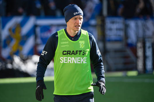 IFK Göteborgs  Simon Thern innan fotbollsmatchen i Svenska