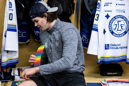 Leksands Lian Bichsel tejpar pride klubba