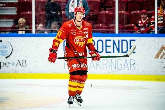 Malmö Redhawks Emil Sylvegård värmer upp