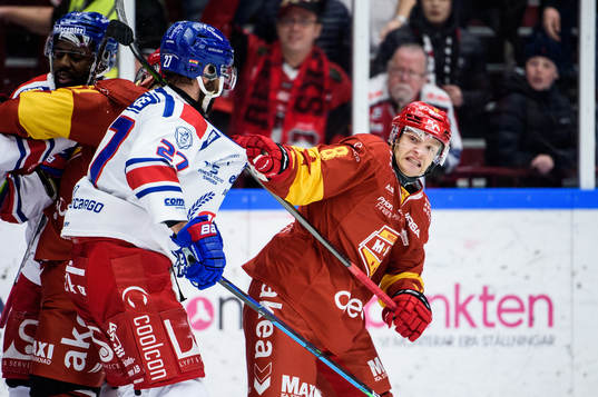 Oskarshamns Johan Alm och Malmö Redhawks Johan Olofsson i