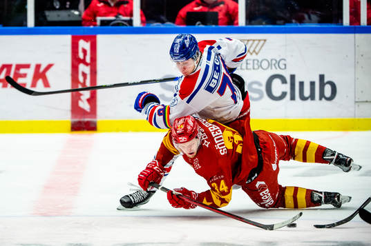 Malmö Redhawks Carl Söderberg mot Oskarshamns Emil
