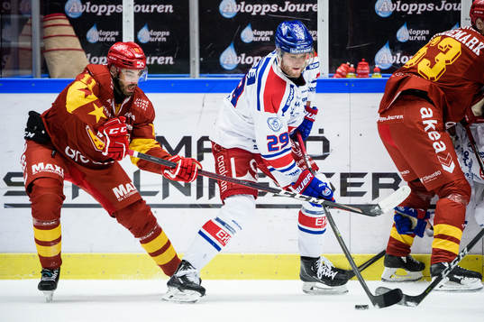 Malmö Redhawks Markus Lauridsen och Oskarshamns Kim Rosdahl