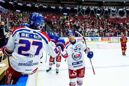 Oskarshamns Jonas Engström jublar