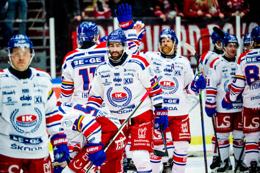 Oskarshamns Johan Alm jublar med lagkamraterna