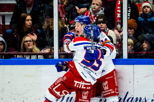 Oskarshamns Mikkel Øby-Olsen jublar