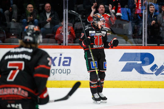 Örebros Kristaps Zile jublar