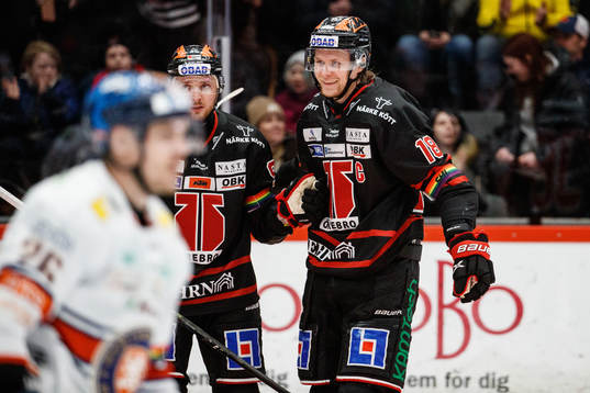 Örebros Rodrigo Abols jublar