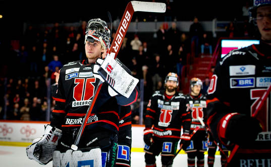 Örebros målvakt Jonas Arntzen jublar