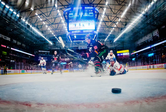 Örebros Rodrigo Abols gör 6-2 i öppet mål och