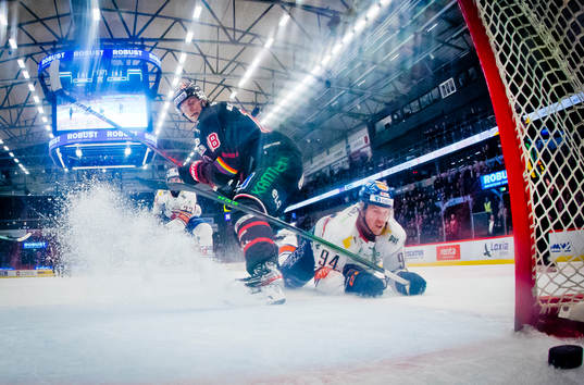 Örebros Rodrigo Abols gör 6-2 i öppet mål och