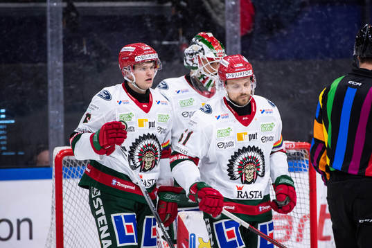 Frölundas Mattias Norlinder, målvakten Matthew Tomkins