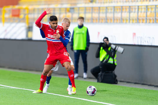 IFK Göteborgs Hosam Aiesh och Norrbys Viktor Bergh