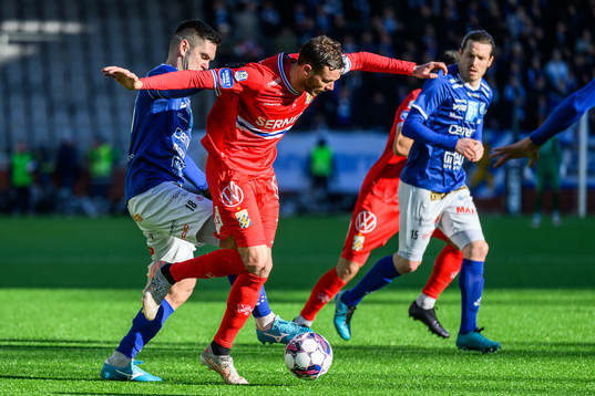 Norrbys Ivo Dominik Pekalski och IFK Göteborgs Marcus Berg