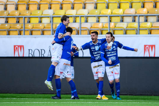 Norrbys Nino Osmanagic jublar med lagkamrater