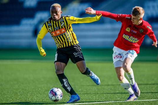 Häckens Benie Traore och Falkenbergs Tim Stålheden