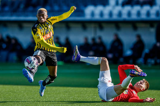 Häckens Benie Traore och Falkenbergs Gabriel Johansson