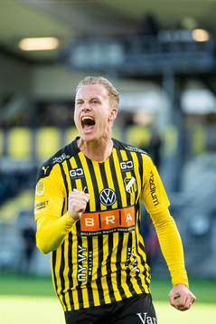 Häckens Gustav Berggren jublar