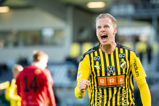 Häckens Gustav Berggren jublar