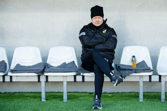 Häckens tränare Per-Mathias Høgmo innan  fotbollsmatchen