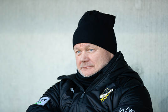 Häckens tränare Per-Mathias Høgmo innan  fotbollsmatchen